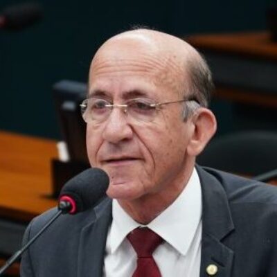 Projeto concede ao trabalhador 2 dias de folga por ano para comparecer à escola do filho