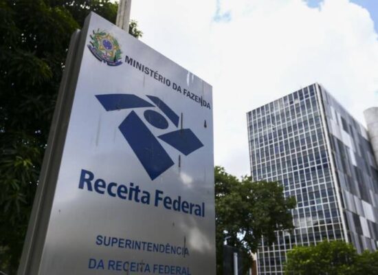 Arrecadação federal de impostos atinge R$ 251 bilhões em janeiro