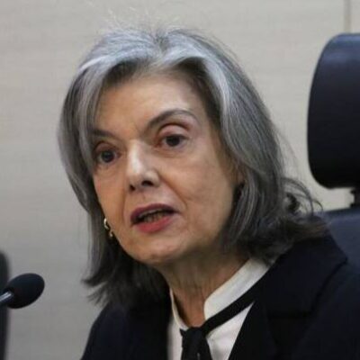 Cármen Lúcia envia processos de Bolsonaro para Justiça do DF