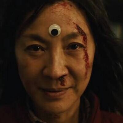 Ao premiar Michelle Yeoh, Oscar consagra atriz asiática pela primeira vez