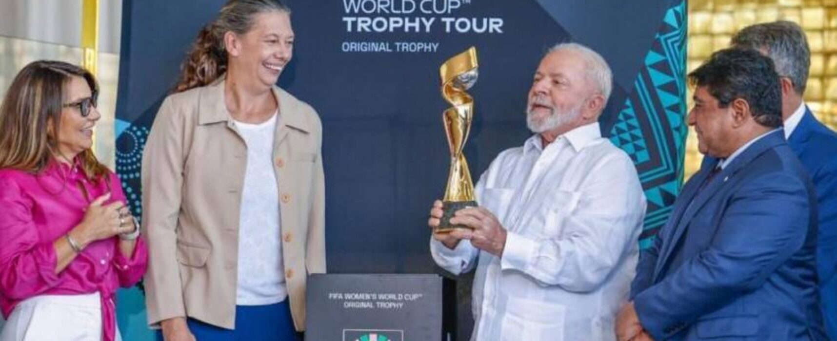 Lula revela ser torcedor do Vitória e reforça desejo do Brasil de sediar Copa feminina de 2027