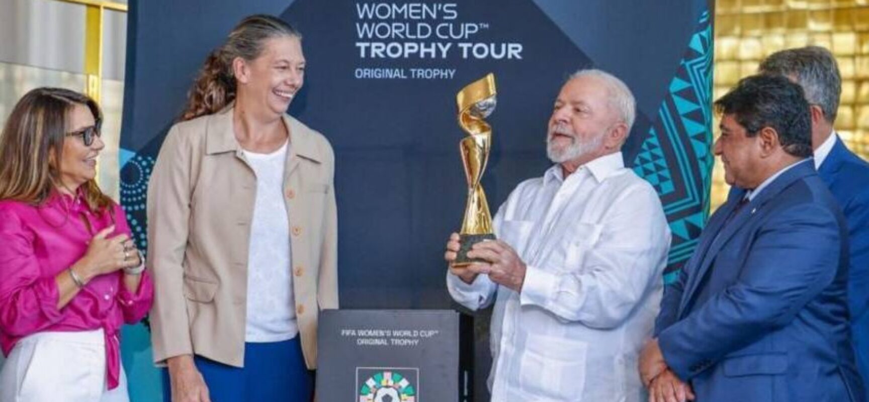 Lula revela ser torcedor do Vitória e reforça desejo do Brasil de sediar Copa feminina de 2027