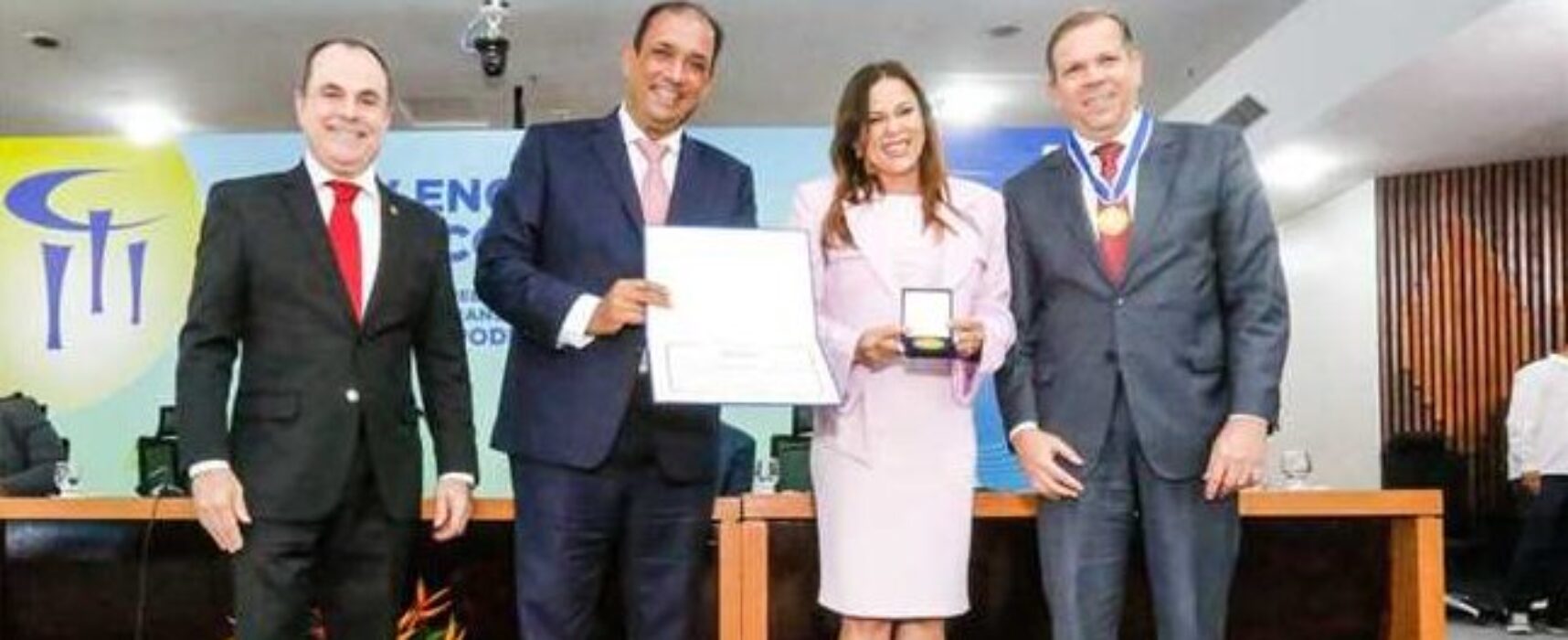 Em Salvador, prefeito Mário Alexandre é condecorado durante 55º Encontro do COPEDEM