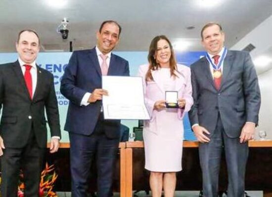 Em Salvador, prefeito Mário Alexandre é condecorado durante 55º Encontro do COPEDEM
