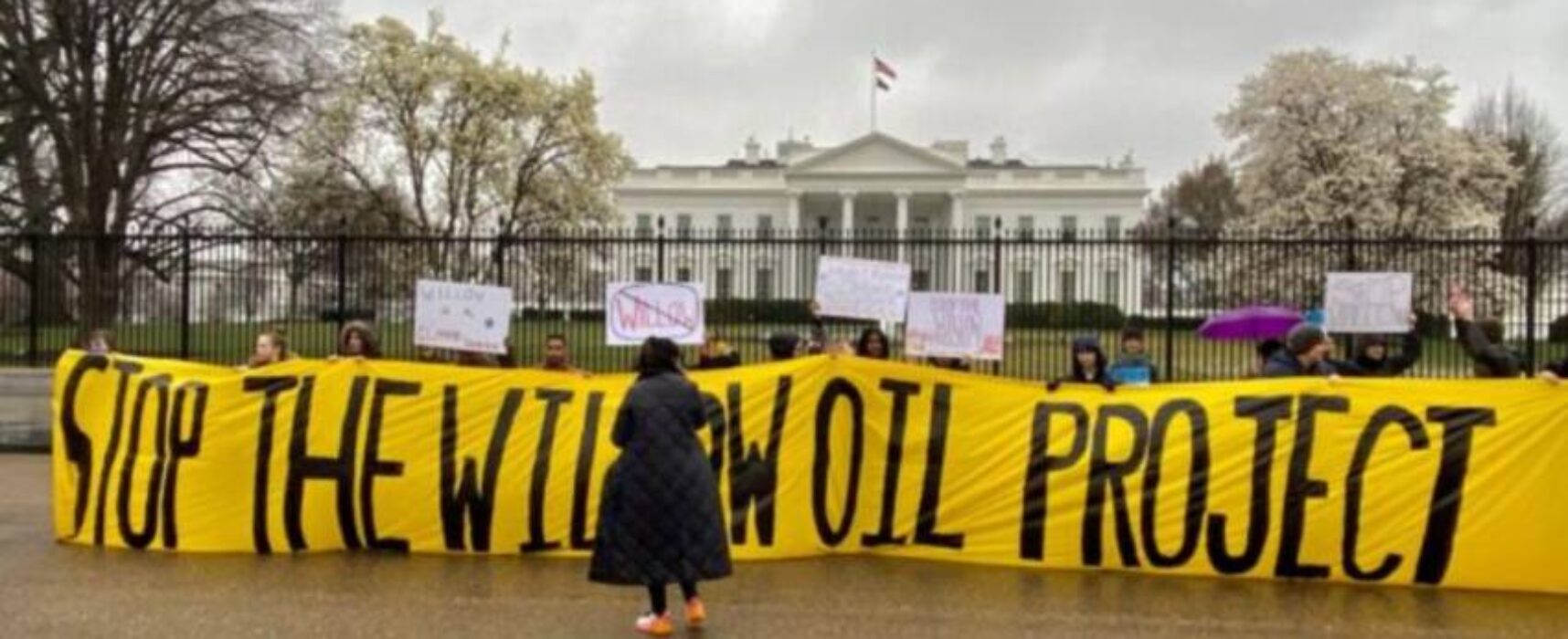 EUA: Ambientalistas protestam após Biden aprovar exploração de petróleo no Alasca