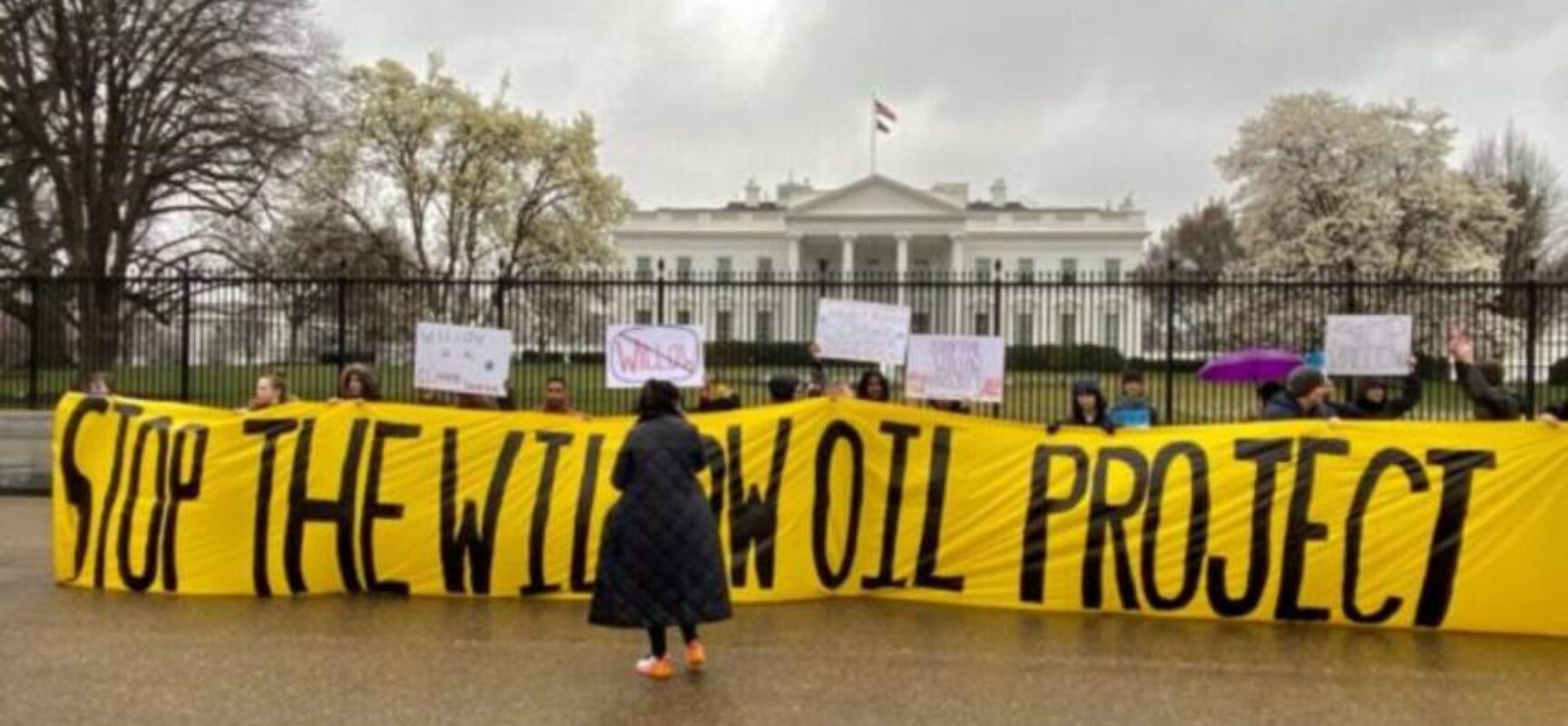 EUA: Ambientalistas protestam após Biden aprovar exploração de petróleo no Alasca