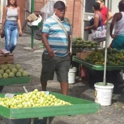 Prefeitura de Ilhéus discute ações para organizar comércio ambulante no Centro da cidade