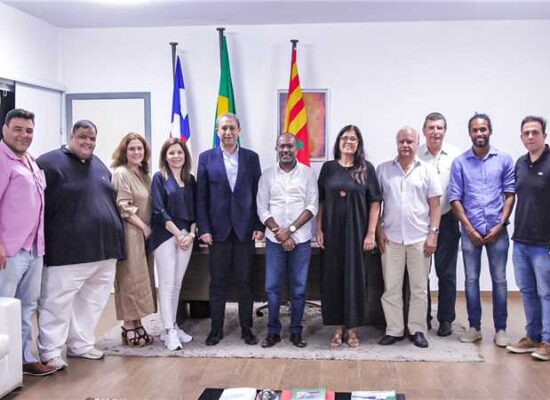 Bebeto Galvão recebe comitiva portuguesa e discute parcerias comerciais entre Ilhéus e Aveiro