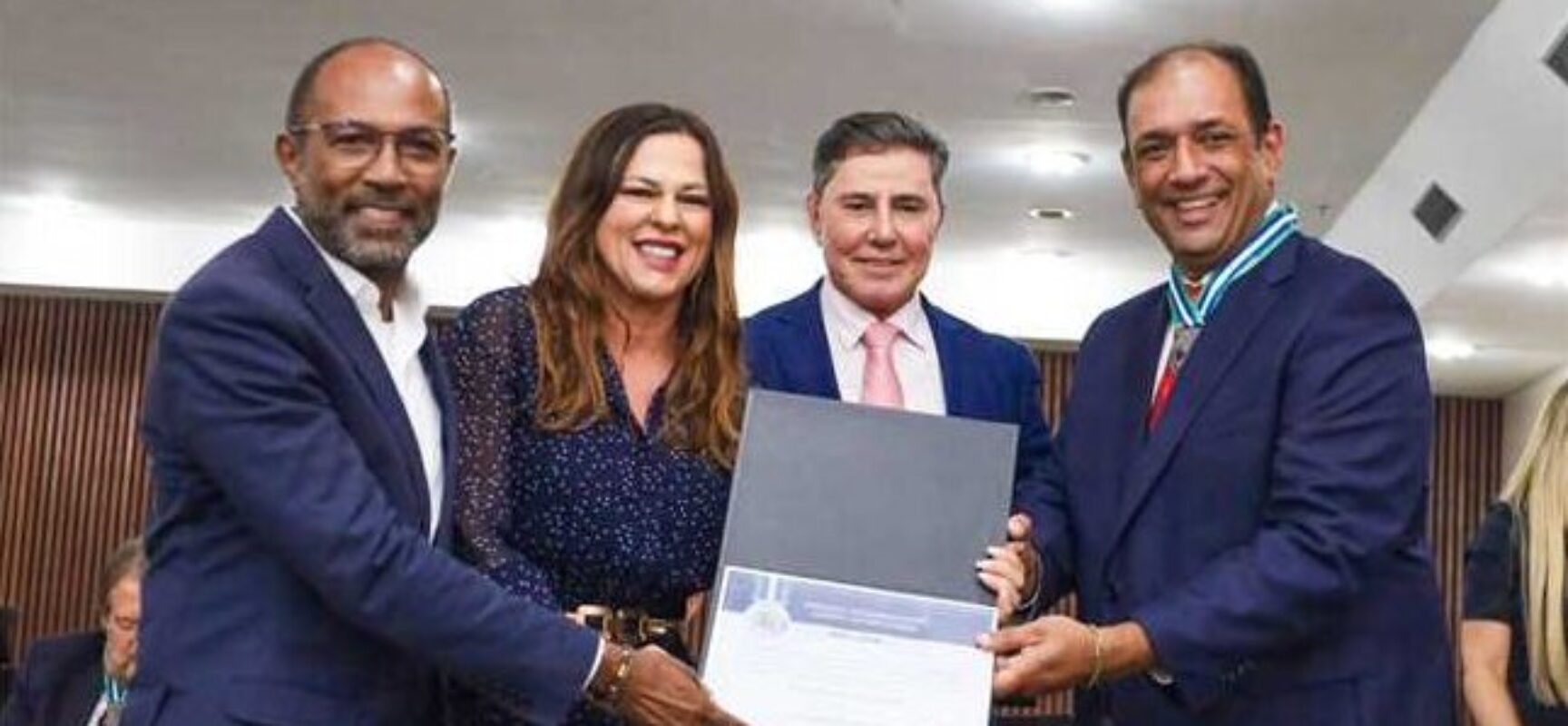 Mário Alexandre é homenageado pelo Tribunal de Justiça da Bahia com a Medalha Adolfo Leitão Guerra