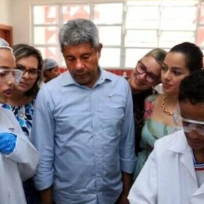 Governo do Estado entrega colégio de ensino integral na cidade de Aporá