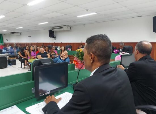 Presidente Abraão destaca importância das servidoras mulheres para a Câmara de Ilheus