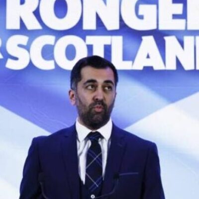 Escócia confirma o muçulmano Humza Yousaf como novo premiê