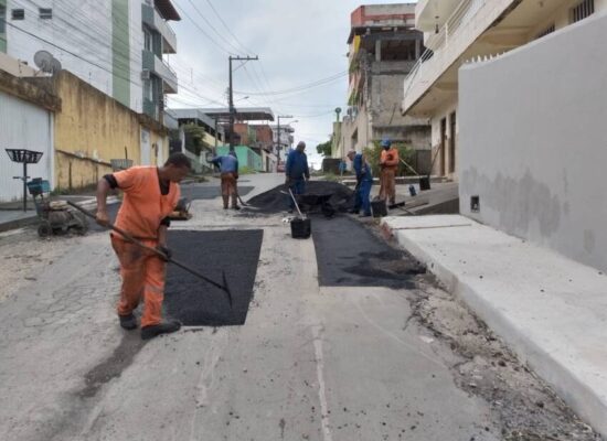 Prefeitura atende aos moradores e recupera ruas do Bairro Jardim Grapiúna