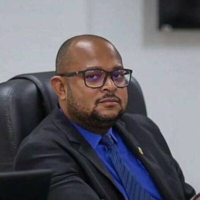 ILHÉUS: Vereador Ederjunior protocola requerimento que beneficia servidores públicos