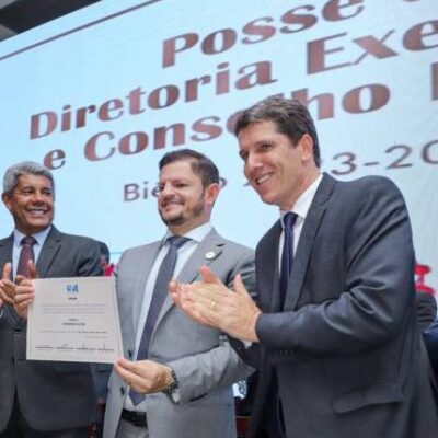 Quinho e diretoria tomam posse na UPB em cerimônia concorrida e celebram força do municipalismo baiano