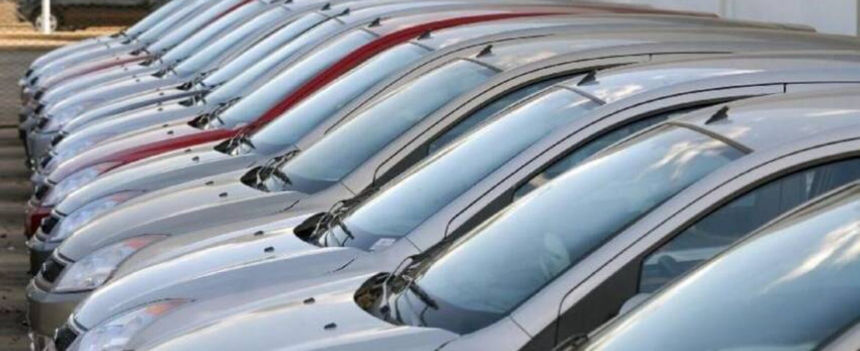 Montadoras paralisam produção e dão férias coletivas aos funcionários