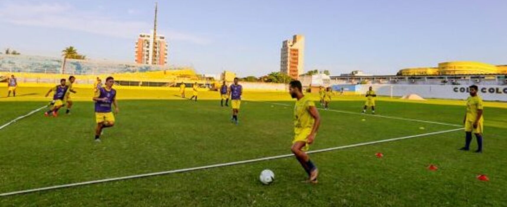 FUTEBOL: ÔÔÔÔ COLO COLO VOLTOU, O COLO COLO VOLTOU Ô