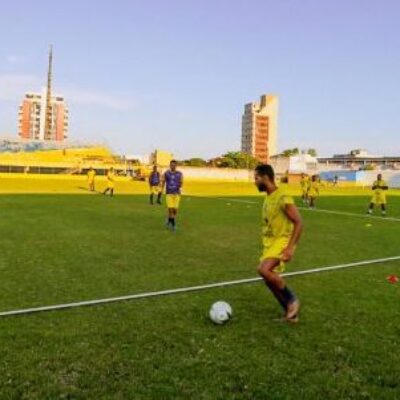 FUTEBOL: ÔÔÔÔ COLO COLO VOLTOU, O COLO COLO VOLTOU Ô