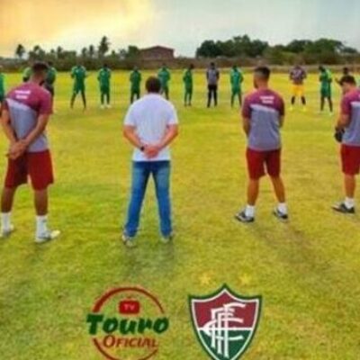 Presidente da SAF do Fluminense presenteia diretoria da FBF com camisas personalizadas do clube
