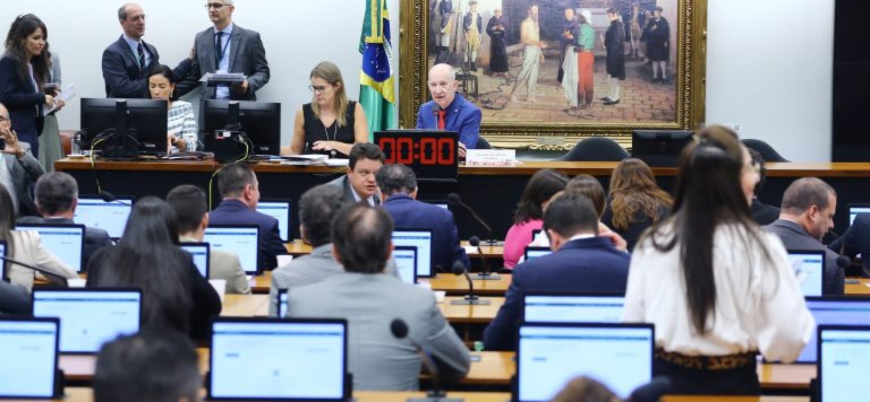 Flávio Dino irá à CCJ esclarecer ações pós-8 de janeiro e ida ao Complexo da Maré
