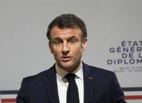 Na França, deputados apresentam moção de censura a Macron