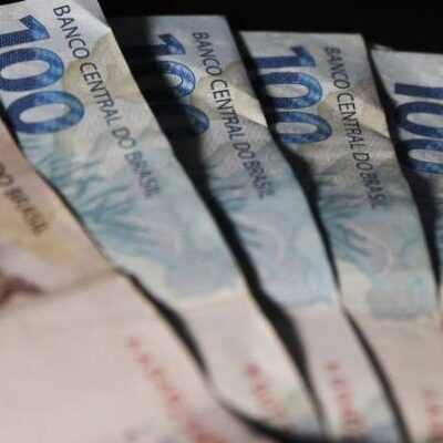 Segunda parcela do 13º salário deve ser paga até sexta-feira