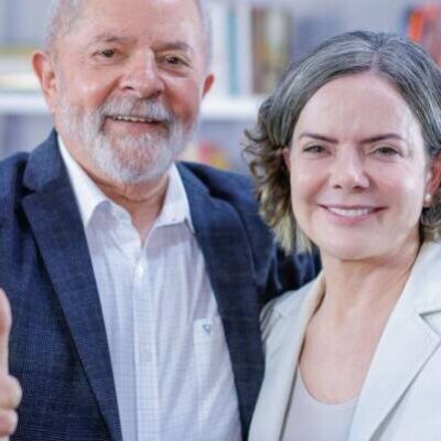 Gleisi comemora decreto que retira estatais de programas de desestatização: ‘não adianta vender o patrimônio do povo’