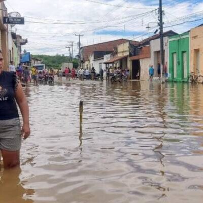 Rompimento de barragem provoca inundações e alagamento no Ceará
