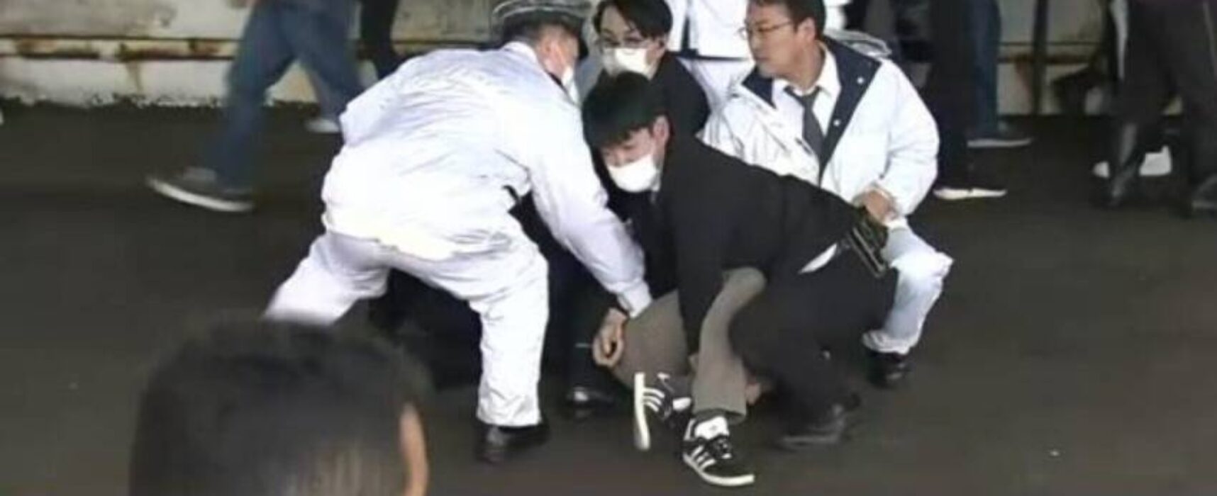 Explosão atinge local onde primeiro-ministro japonês iria discursar