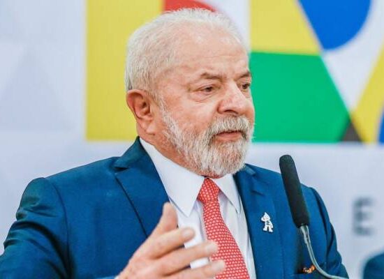 Após gastos do governo Lula, deputado lança proposta de teto para cartões corporativos da União
