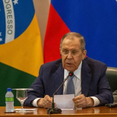 Lula recebe chanceler russo e discute sobre proposta de paz na Ucrânia