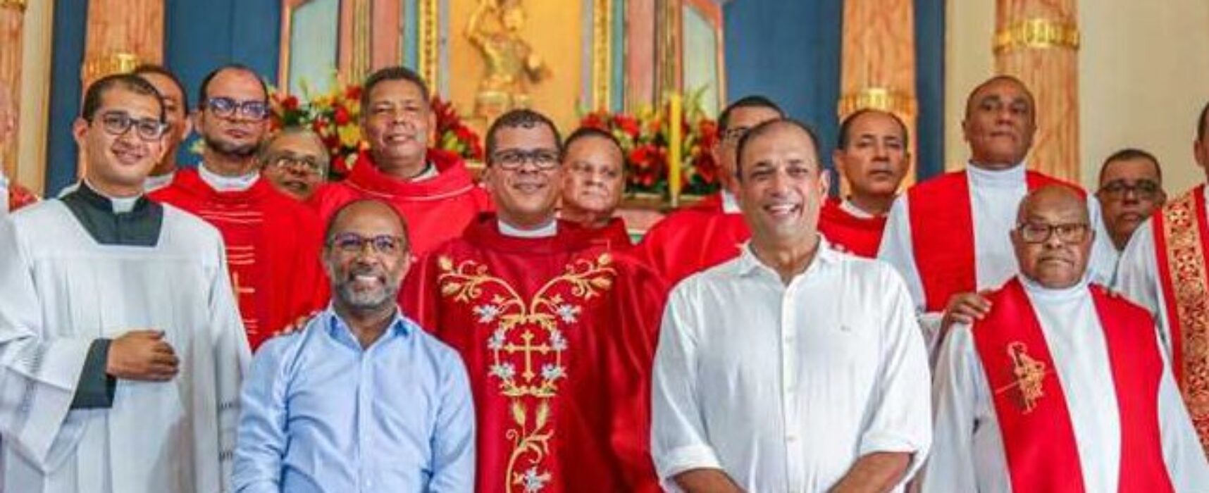Prefeito Mário Alexandre prestigia missa solene em homenagem a São Jorge, padroeiro de Ilhéus