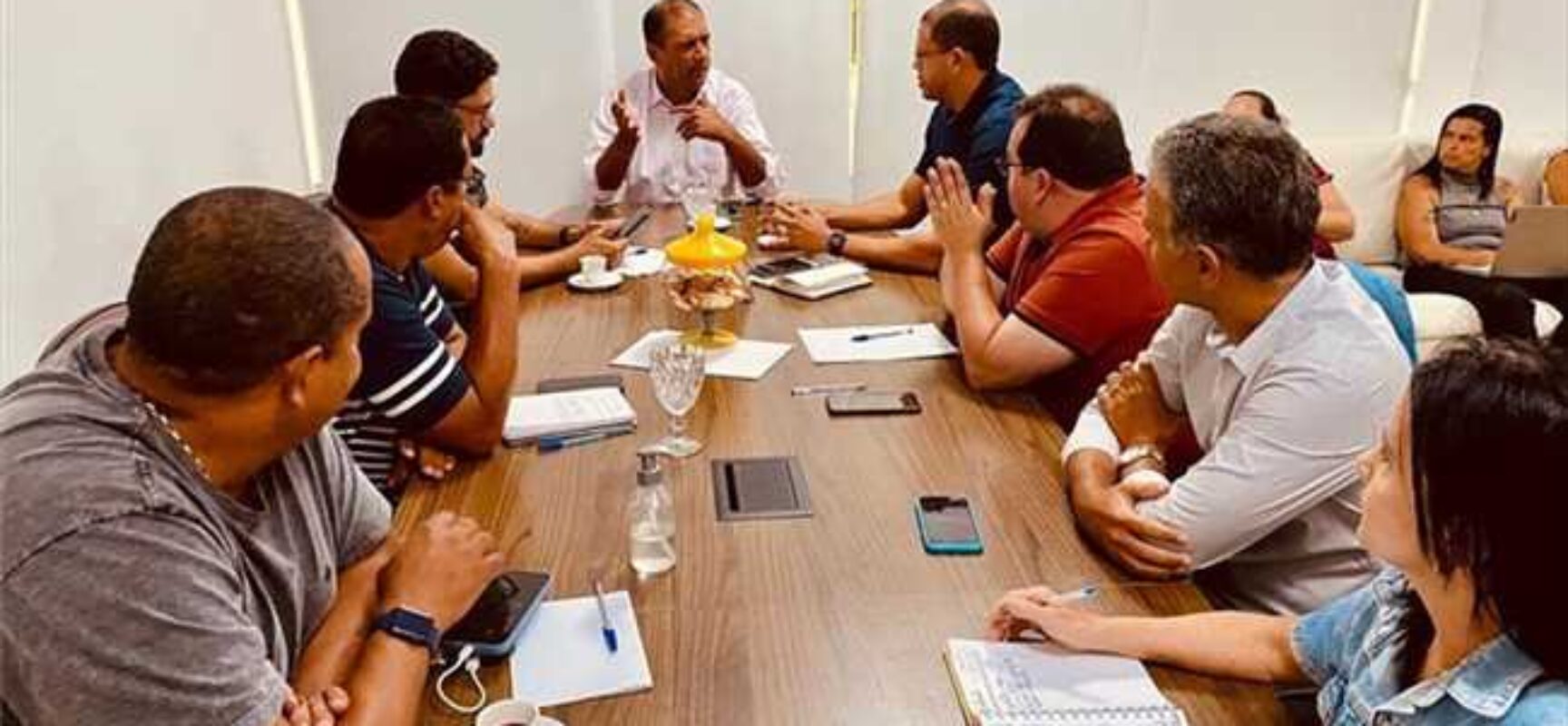 Reunião técnica discute plano de reconstrução das áreas afetadas pelas chuvas em Ilhéus