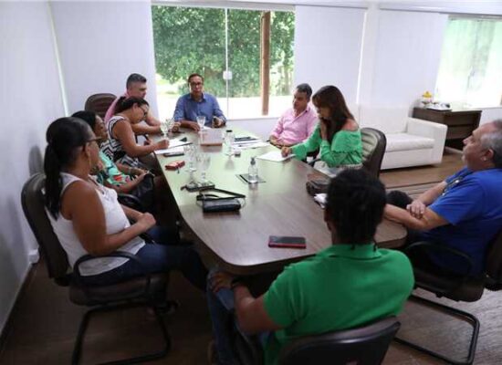 Prefeitura e feirantes discutem melhorias para Central de Abastecimento do Hernani Sá