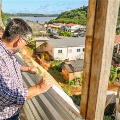 Visita técnica ao Alto do Socorro avalia situação da encosta; chuva afetou menos de 25% da obra
