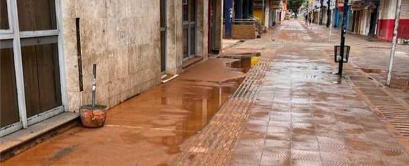 Prefeitura de Ilhéus orienta comerciantes sobre relatório de danos causados pelas chuvas