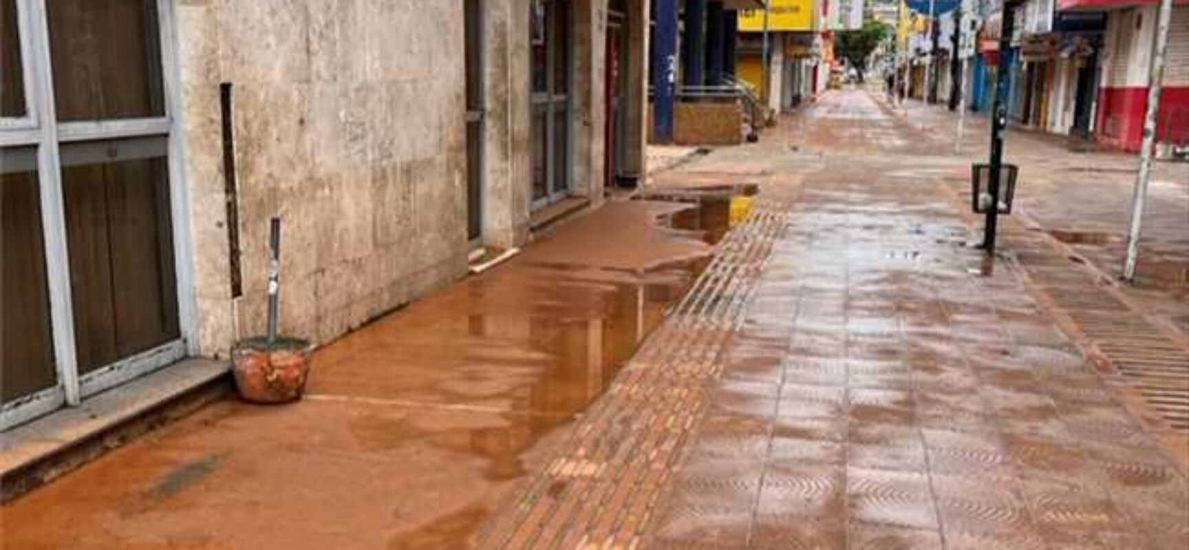 Prefeitura de Ilhéus orienta comerciantes sobre relatório de danos causados pelas chuvas