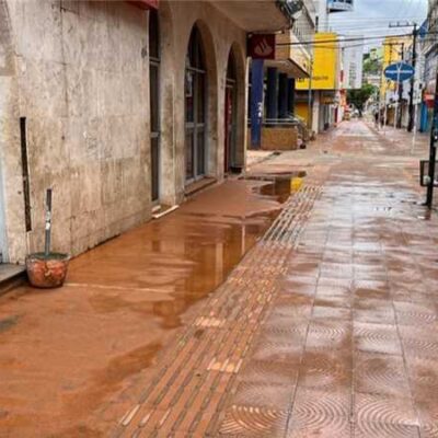 Prefeitura de Ilhéus orienta comerciantes sobre relatório de danos causados pelas chuvas