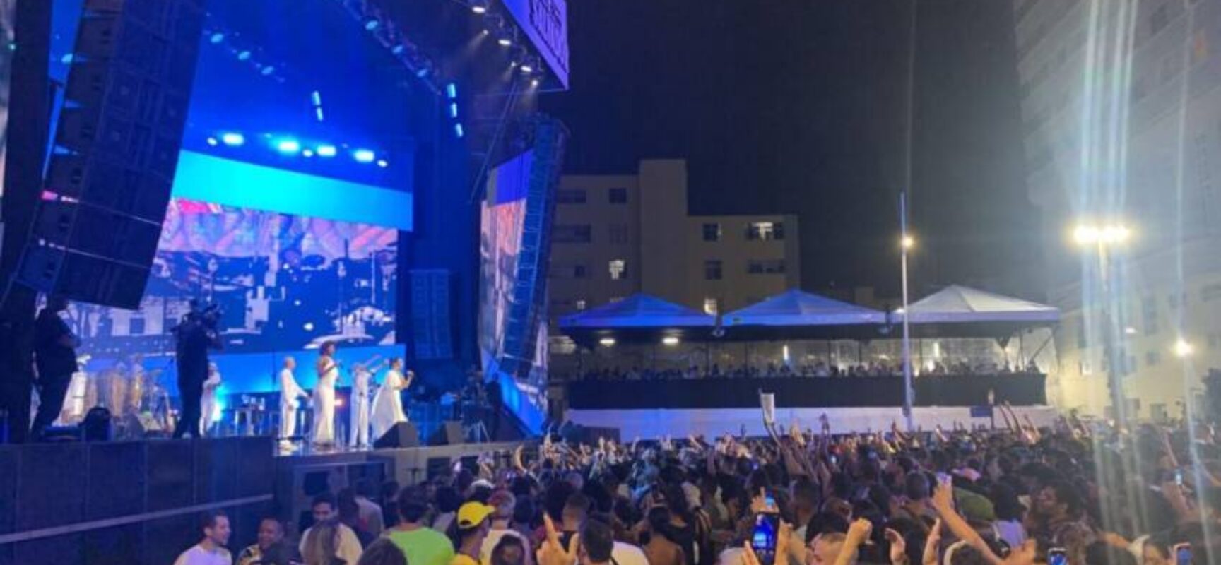 Artistas e população celebram os 474 anos de Salvador em show na Barra