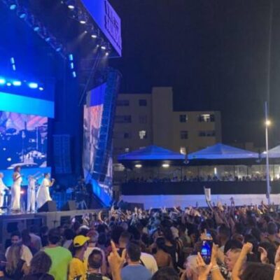 Artistas e população celebram os 474 anos de Salvador em show na Barra