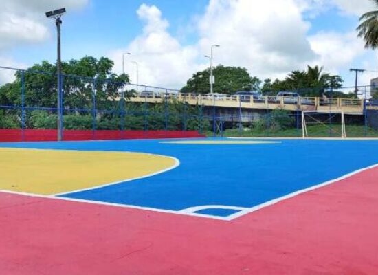 Prefeitura faz a manutenção de quadras poliesportivas do centro e bairros de Itabuna
