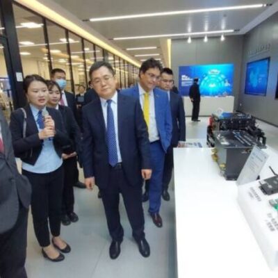 Jerônimo Rodrigues inicia negociação para atrair fábrica chinesa de ônibus elétrico para a Bahia