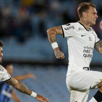Corinthians inicia Libertadores com vitória sobre Liverpool no Uruguai