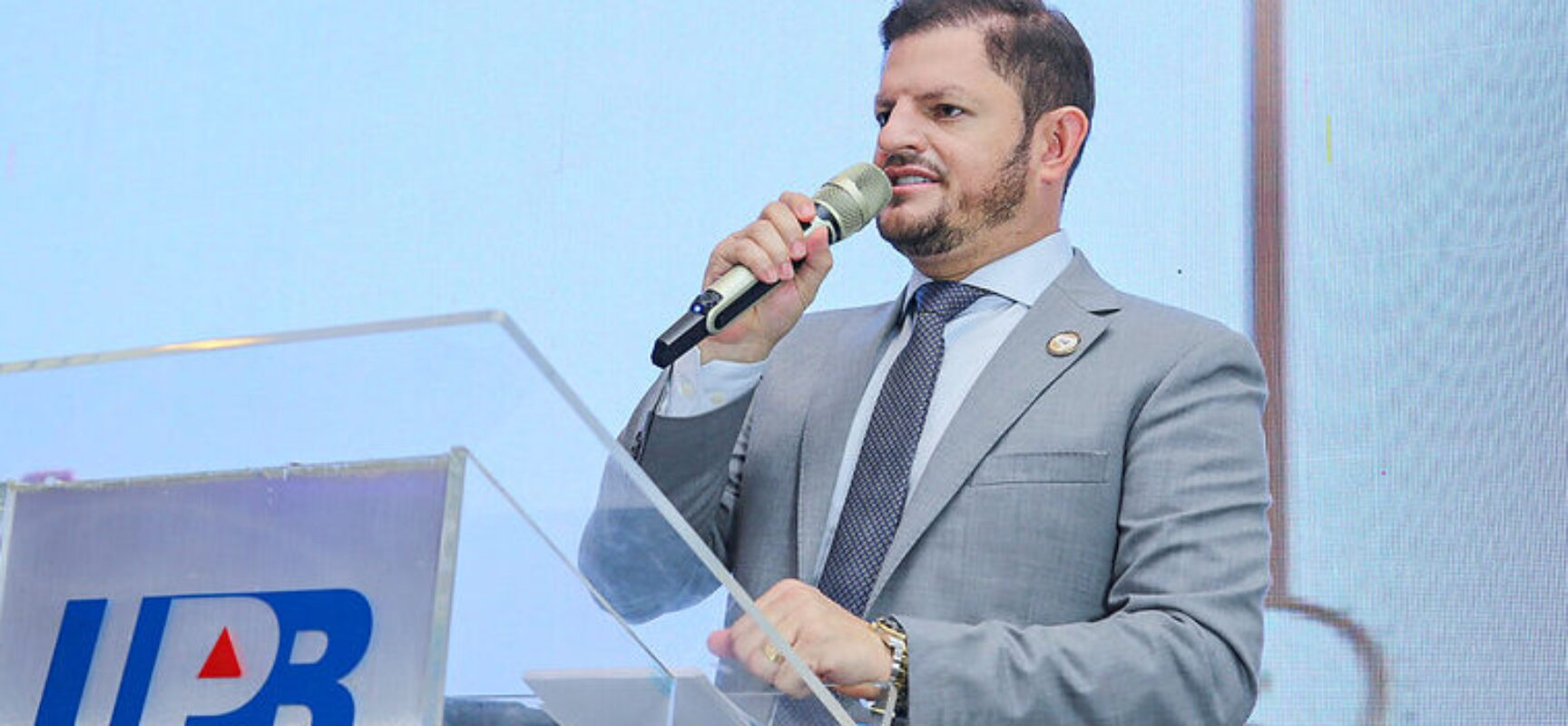 Primeiro mês de gestão: Redução da alíquota do INSS patronal para os municípios norteia atuação de Quinho à frente da UPB