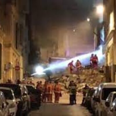 Dez pessoas estão debaixo de escombros de prédios que desabaram na França
