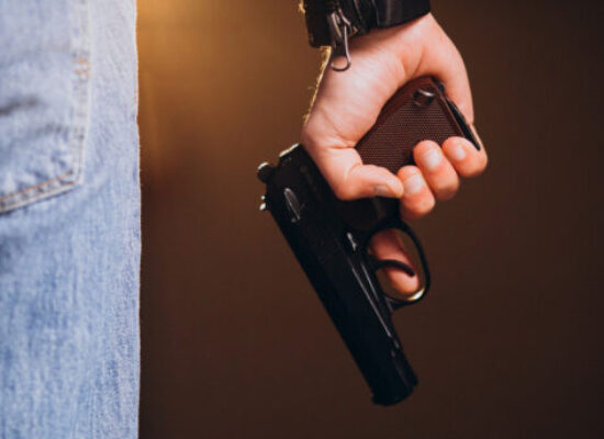 SEGURANÇA: Projeto de lei busca impedir a entrada de portadores de armas em bares e restaurantes