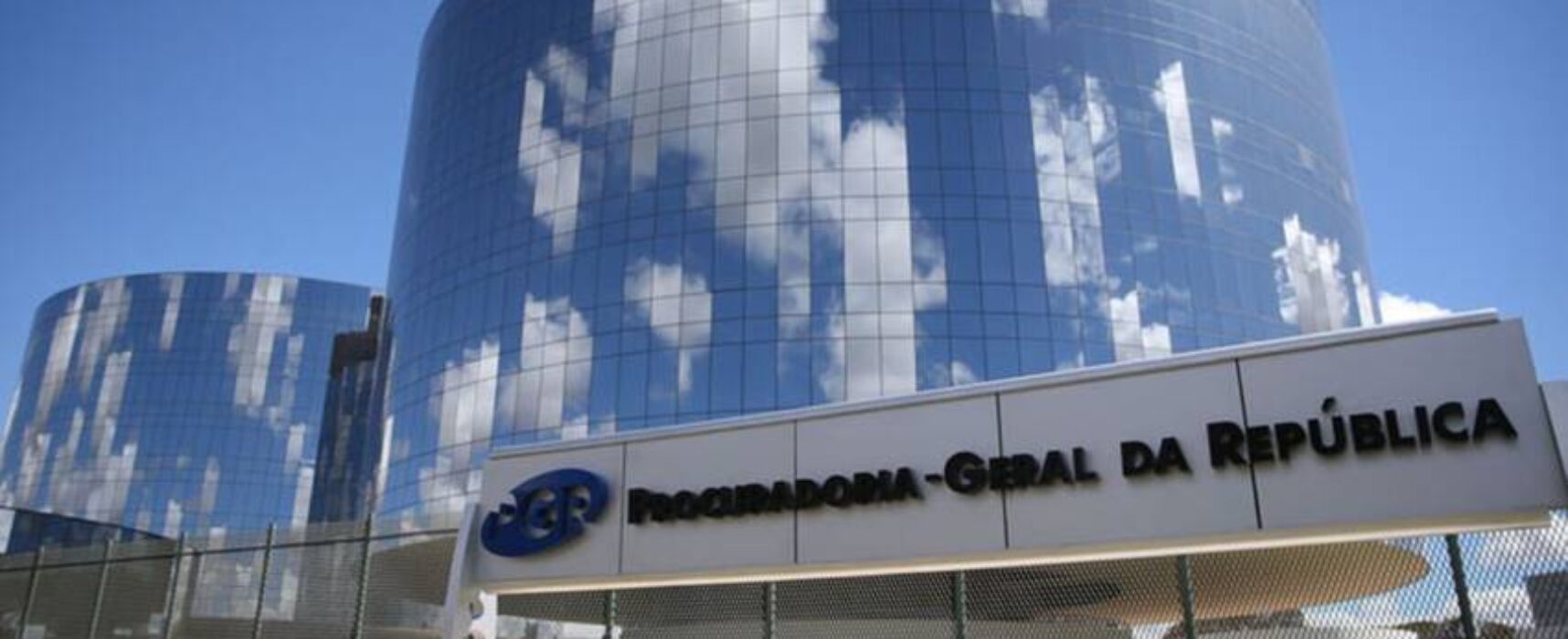PGR é contra pedido de Robinho para traduzir processo que o condenou