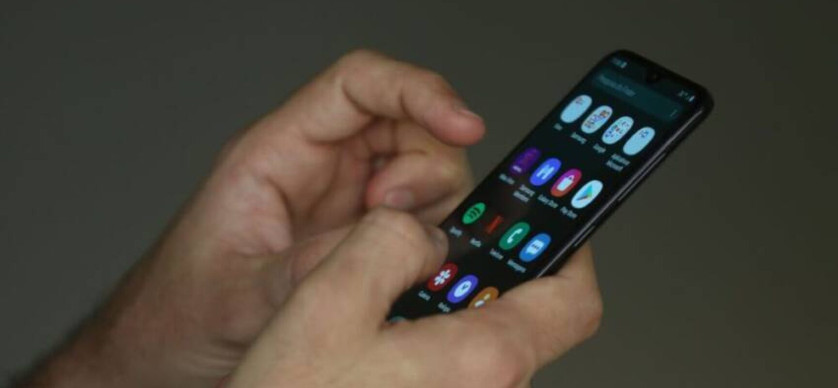 MP recomenda proibição de celulares em salas de aula