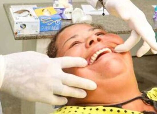 Prefeitura de Ilhéus retoma fornecimento de próteses dentárias no município