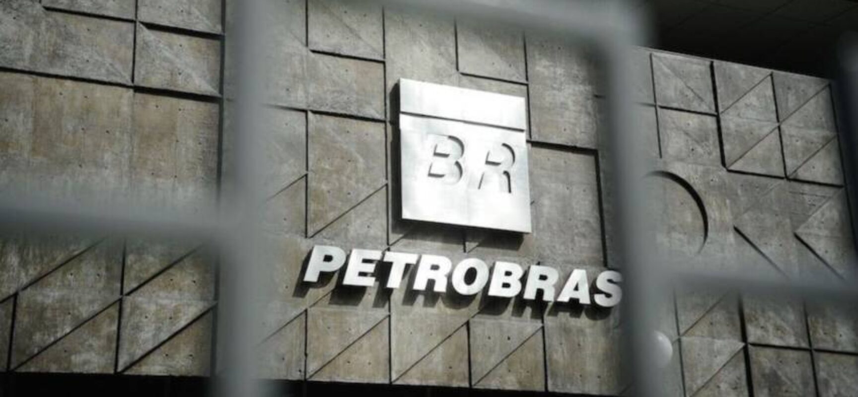 Mudanças aprovadas na diretoria da Petrobras começam a valer nesta segunda
